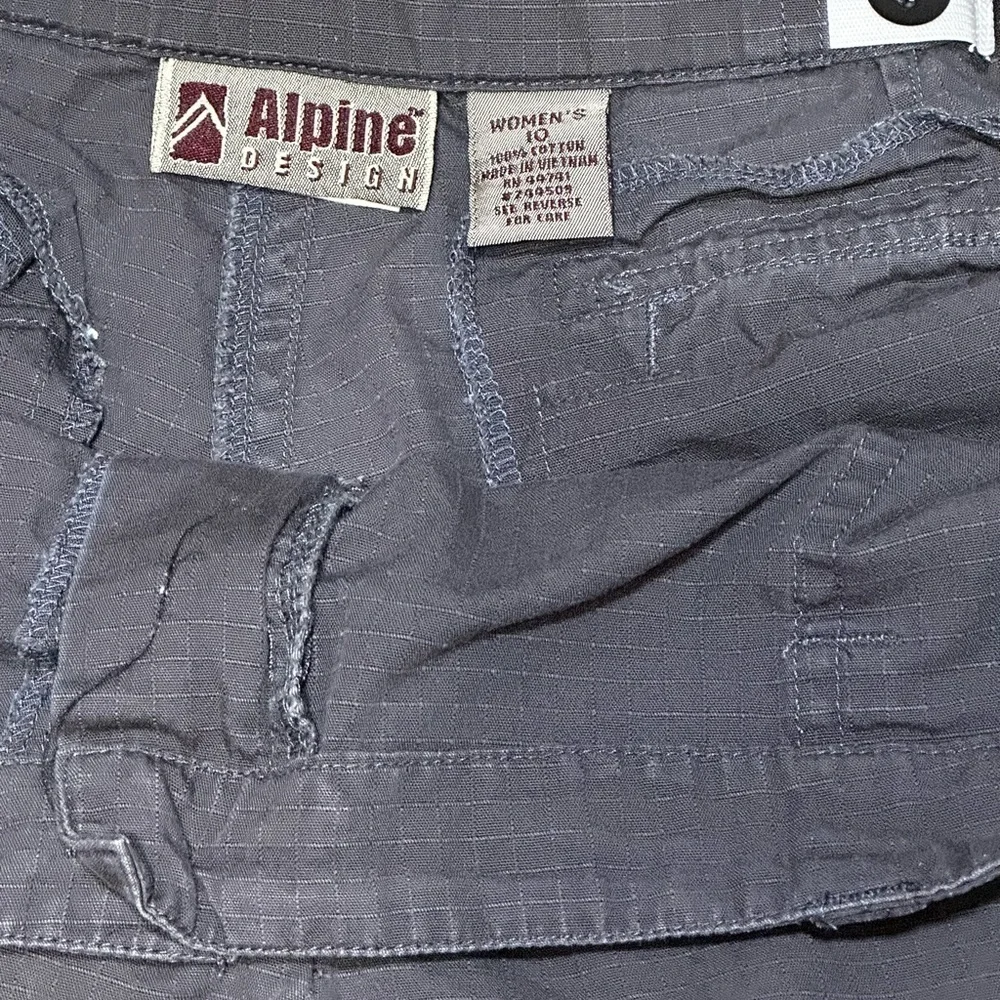 Alpine Designs Cargo Shorts in Charcoal Gray Size 10